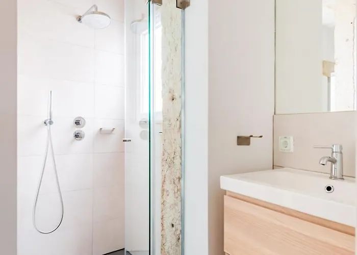 Bright Loft @ Downtown