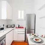 Bright Loft @ Downtown Apartmán